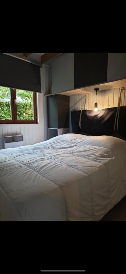 Gite Chalet Bleu Soleil Saint-Benoit-d'Hebertot Экстерьер фото