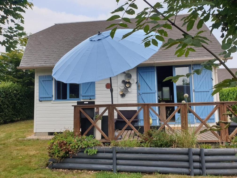 Gite Chalet Bleu Soleil Saint-Benoit-d'Hebertot Экстерьер фото